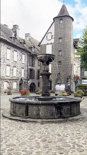 🏰 Ce village du Cantal va te surprendre… 😲