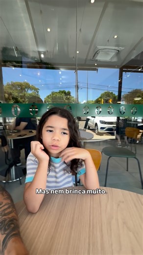 Monge Butsukei on Instagram: "VOCÊ NÃO VAI SAIR VIVO DESSA VIDA Hoje eu estava brincando de Jokenpô com a minha filha. Ríamos alto, ela comemorava cada vitória como se tivesse vencido o mundo. E naquele instante simples, me veio um pensamento: por que a maioria das pessoas esquece de brincar? A vida adulta parece uma corrida por algo que ninguém sabe exatamente o que é. A seriedade se tornou um escudo, como se rir fosse perder tempo, como se leveza fosse irresponsabilidade. Mas o Buda ensinou qu