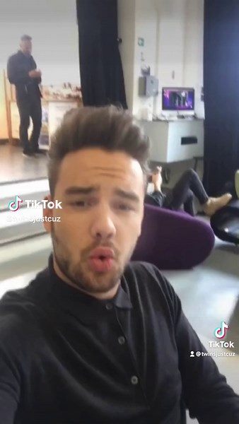 snapchat mems with @lthqofficial & @liampayne #onedirection #1d #louistomlinson #liampayne #niallhoran #harrystyles #harrystyles