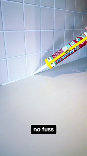 Silicone like an absolute pro - pro tips! #construction #silicone #tradie