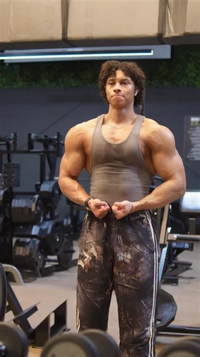 Dré | Natural Bodybuilder | Transformation Coach | What’s the biggest lesson you learned this year? If you want to level up in 2026, DM me “Coach” and we’ll work together to make 2026 your... | Instagram