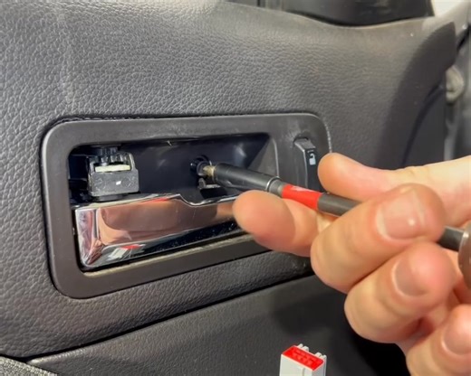 2K views | How to Replace a Broken Interior Door Handle | 2006–2012 Ford Fusion Repair Guide Part 2 | The ROY Garage | Facebook