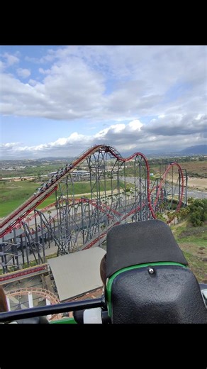 Q Views on Instagram: "Viper POV - Six Flags Magic Mountain 2025 - Shot with the Ray-Ban Meta Glasses #sixflags #rollercoaster #pov #amusementpark #themepark"