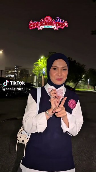 CSS school trip harini, Bella dekat #BerduaMalamSinar @SINAR 🩷 Cool juga night trip kan? Only in CSS school je tau 🎀 Tp ghisaaau juga tengok @Putra Anuar tu buat dance CSS, apa patut kita buat ni @surayaborhan ? 😆 #CukupSampaiSini