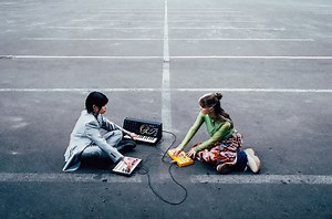 LAUSBUB、"札幌国際芸術祭2024"テーマ・ソング「Dancer in the Snow」MV公開