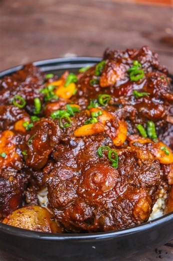 Throwback Thursday with this Oxtail #flychefaldenb #recipesbyaldenb | Chef Alden B