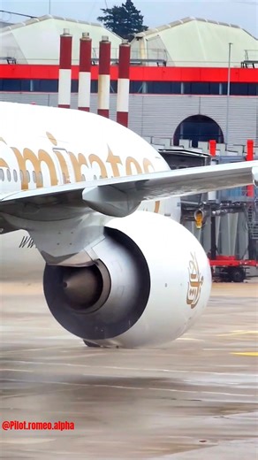 🔥✈️💨 Emirates B777 Jet Blast + Taxi to Gate | Behind the Beast in Geneva 🌡️🛫 #Emirates #Boeing777