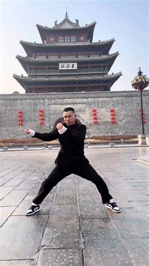 Master Tai Chi: The Core of Power - Waist as Axis, Foot as Root
