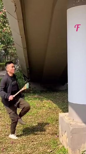 Artista callejero pinta la ciudad: una transformación colorida #FabiosaArt #Fabiosa #Vibracionesartísticasdelaciudad #TransformaciónUrbana #CallesColoridas #Viral #FYP | Házlo tú mismo