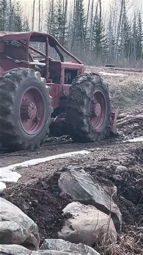 Fixing ruts in the road with the 230 Timberjack skidder #detroitdiesel #skidder #spring