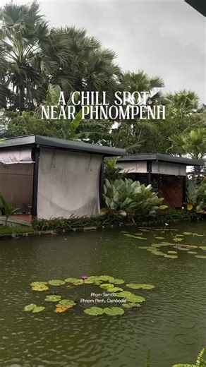 ជុំវិញកម្ពុជា on Instagram: "A hidden little escape just outside Phnom Penh, perfect for those who want to slow down and enjoy a quiet, cozy weekend with their loved one. No crowds, no rush — just peaceful surroundings, comfortable spaces, and time to truly relax together. With a spacious parking area, attentive and friendly service, and food that’s comforting and satisfying, everything here is designed to help you unwind and feel at ease. It’s the kind of place where conversations feel longer, 