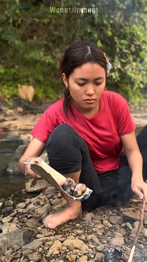 wow bikin mata ini gak bisa berkedip ngintip perawan desa main pinggir sungai 😍