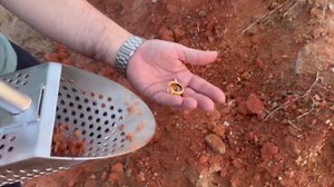 Stainless Steel Long Handle Sand Scoop-Digging Sand Shovel-Sand Sifter For Beach-Treasure Finds Scoop-Heavy Duty Metal Detector Accessory-Anti-Rust Sand Scooper For Beach Underwater Treasure Hunting