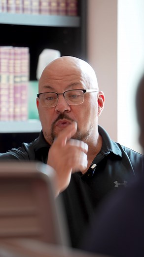 🚨 Seconds Count in an Active Shooter Situation! 🚨 In a crisis, knowing exactly what to do and how to cooperate with authorities can save lives. Instructor Earl breaks down essential steps to stay safe and calm during an active shooter event. Is your team prepared? Don’t wait until it's too late. 📌 Sign your company up for Active Shooter Training with True Safety today! #TrueSafety #ActiveShooterTraining #WorkplaceSafety #BePrepared