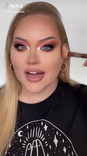 Contouring Hacks for Round Faces: Transform Your Look!