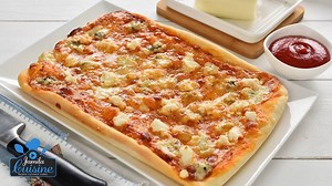 63K views · 1.3K reactions | Pizza quattro formaggi https://jamila.ro/2jqUW8c, pizza mea preferata! 4 feluri de branza frumos topite, blat crocant la exterior si moale la interior. Combinatia perfecta pentru orice iubitor de branzeturi. Reteta video completa aici: https://jamila.ro/2jqUW8c | JamilaCuisine | Facebook