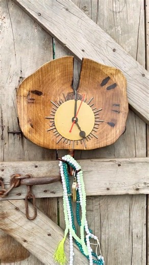 “Broken Log to Vintage Wall Clock + Key Hanger! DIY Upcycle Magic ✨”