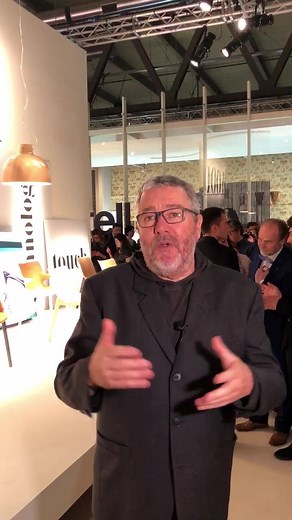 En direct du Salon de Milan, Philippe Starck nous parle de ses nouvelles chaises pour Kartell. Starck Network | IDEAT Magazine