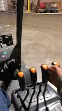 How to drive a Forklift easy
