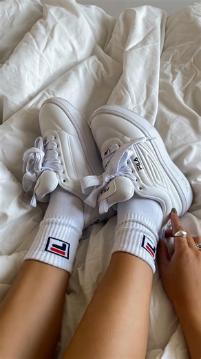 Thalia Ferraz | Fila Superbubble: estiloso, autêntico e MUITO confortável!!! Lançamento @filabr que não tem como ignorar, disponível também no bege, rosa,... | Instagram