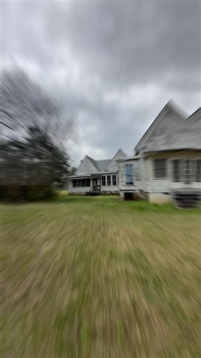 173K views · 8.1K reactions | A walk around one of my all-time favorite houses in Union town , Alabama. It is not abandoned, and I would really love to see inside and I love the music so so much those of you that don’t like it should just skip it 藍藍藍 | A lady called Johnna | Facebook