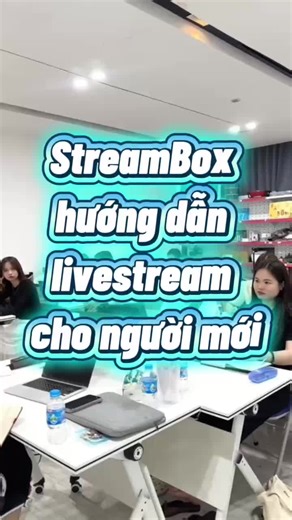 Bạn livestream đều đặn nhưng không có người xem? Nói mãi mà không ai chốt đơn? Xem livestream người khác thì thấy bán “ầm ầm”, còn mình lên sóng lại run – nói vấp – không biết mở đầu ra sao? 👉 Không phải bạn kém, mà là bạn chưa được dạy livestream bài bản. #StreamBox #HocLivestreamBanHang #LivestreamBanHang