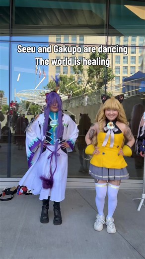 Face froze trying to remember the dance — Seeu & Gakupo cosplay