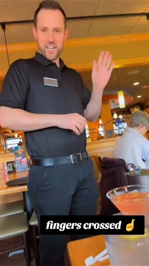 Server at Applebee’s understood the assignment—pick the card to pay the bill for once I won 😅💳🏆 #pov