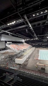 🏊‍♂️ 🏅 Paris La Défense Arena accueille deux bassins olympiques pour les Jeux Olympiques et Paralympiques de Paris 2024. 🏗 A l’occasion d’une conférence de presse organisée le 12 juin 2024 à Paris La Défense Arena, la salle et Paris 2024 - Comité d'organisation des Jeux Olympiques et Paralympiques de 2024 ont permis aux médias nationaux et internationaux de découvrir les avancées de la mise en place des bassins olympiques au sein de Paris La Défense Arena. 💪 Un travail colossal qui continue