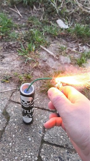 Achtung Böller !!BIG Firecracker Crazy Sound !!💥😍 #vuurwerk #böller #petarda#silvester#diwali #viral