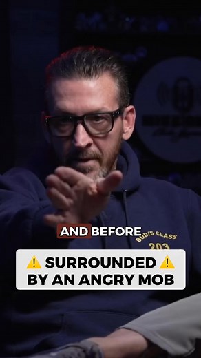 How to Escape When Your Car is Surrounded by a Violent Mob Clint Emerson, Navy SEAL Team 6 and survival expert, on how he narrowly escaped a violent mob surrounding his car. The universal sign for peace: $$#riot #survival #zombie | Mike Drop Podcast