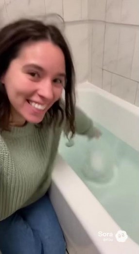 This Axolotl Comes ALIVE in Water?! 😳🫧🦎