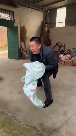 Father and daughter's happy time #funny #familyvideo #ChinaFunnyVideo
