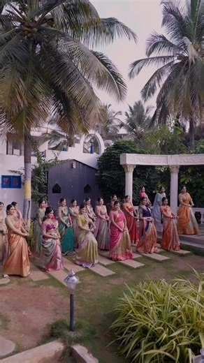 Deepa v on Instagram: "Next batch jan 22nd❤️20,000/- makeup and products free for 1st 20 students ❤️ 50% off on fee❤️ . Makeover by_deepav 7️⃣6️⃣1️⃣9️⃣2️⃣9️⃣7️⃣5️⃣5️⃣2️⃣ . . MAKEUP COURSE SYLLABUS ✨Types of brushes ✨Choosing right foundation ✨Different skin types and looks ✨Colour correction ✨colour theory ✨Different eyeshadow and eyeliner application techniques ✨Contouring techniques ✨preparing skin ✨Lense and lashes application ✨contouring ✨Highlighting ✨Eye shapes ✨Face shapes ✨Eyebrow shapin