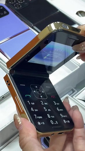 Vintage Flip Phones: A Blast from the Past