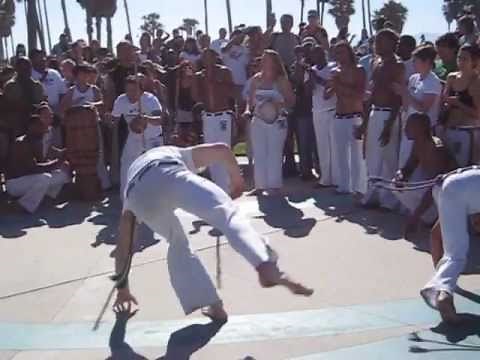 CAPOEIRA BRAZILIAN DANCE FIGHT VENICE BEACH, CALIFORNIA MAY 2010