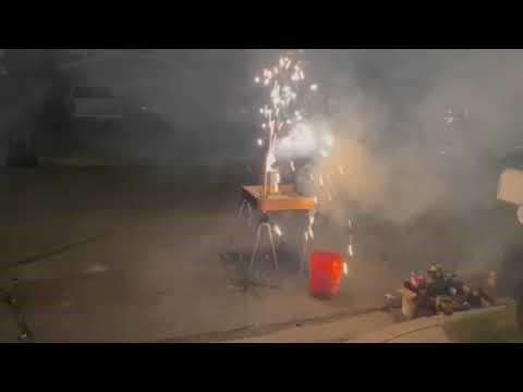 TNT Flag Waiver Fountain #fireworks #pyrotechnica #pyro