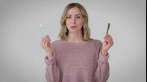 Hollywood Browzer Rose gold Dermaplaning Face Blade for Men and Women - Protective Pouch Included - Eyebrow Shaping | Removing Unwanted Hair | Dermaplaning | Exfoliation