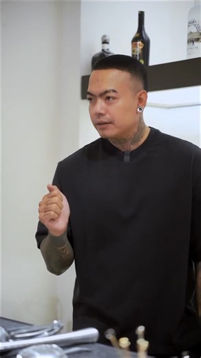 BOBBY | Kita bicara gesture dalam hal service, karena cocktail yang sudah enak apalagi lo pakai Rum yang ada caramelnya dari @blacknwhite.liquor... | Instagram