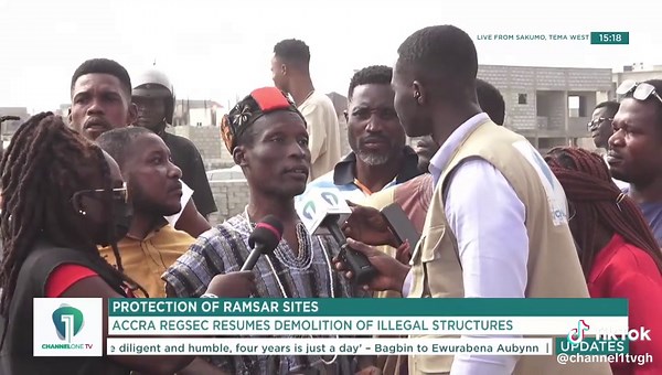 ‘What of Achimota? They sold it among themselves! Or is that place not a reserve too?’ – Nii Bortey, Chief of Sakumo Joorshi, slams the government’s decision to enforce demolition at Sakumo Ramsar site while sparing others. 📺 Watch the live demolition here: https://www.youtube.com/watch?v=-ejfUX1bf2o #ChannelOneNews