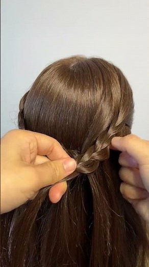 Chic Shoulder-Length Shawl Hair Tutorials