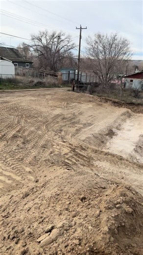 There’s something different about building in a small town. 🤍 You’re not just pouring concrete — you’re planting roots. This new construction home by ONYX is officially underway right here in Hagerman, and we’re proud to represent it from the very beginning. 3 Bedrooms 2 Bathrooms 1,632 Sq Ft 2-Car Garage Covered Patio And those beautiful valley views we all love 🌄 In a town like this, homes aren’t just addresses. They’re where kids grow up, neighbors wave, and Friday nights matter. Carter and