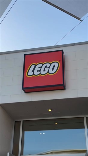 Give your old LEGO® bricks a new life. ✨ With the LEGO® Replay program, your well-loved pieces are cleaned, sorted, and donated to kids who could use a little extra magic. Just pack up the LEGO bricks you want to part with, head to the LEGO Store at Westfield UTC, and grab your free shipping label. 📦♻️ It’s an easy way to give back - and keep the creativity flowing all year long. | Westfield UTC