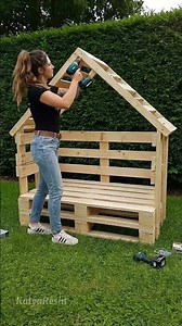 DIY Pallet Garden Bench – Amazing Backyard Relaxation Spot Made from Pallets!