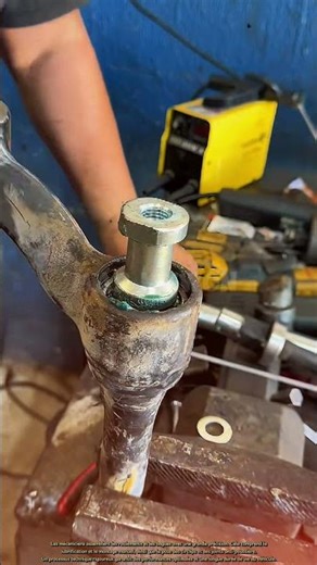 Installation des roulements et des bagues sur les bras de suspension.