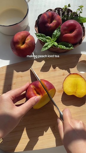 homemade peach iced tea 🍑🍵 its only 4 ingredients and all natural so save ya coin and make this super easy peach syrup 💓 #peach #peachicedtea #homecafe #baking