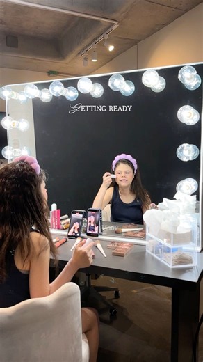 Tips by @lucyredingvillarreal2 ⭐💖 . . . . #gettingready #vanitymirror #lucyreding #grwm #blush #makeup #glamstation
