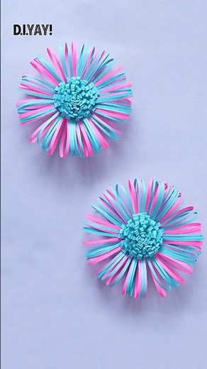🌸✨ Watch this quick tutorial to learn how to make beautiful fringed paper flowers.