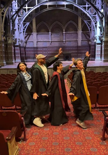 Hogwarts Students Celebrate Gaining 10 House Points