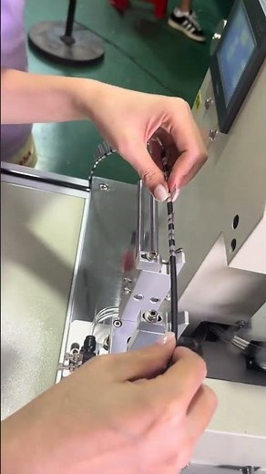 Labeling machine for new energy vehicle wiring harnesses#labelingmachine #labeler